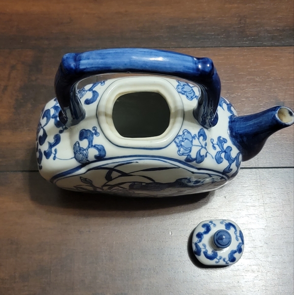 Vintage Andrea by Sadek Blue and White Teapot with Matching Lid - Picture 3 of 3